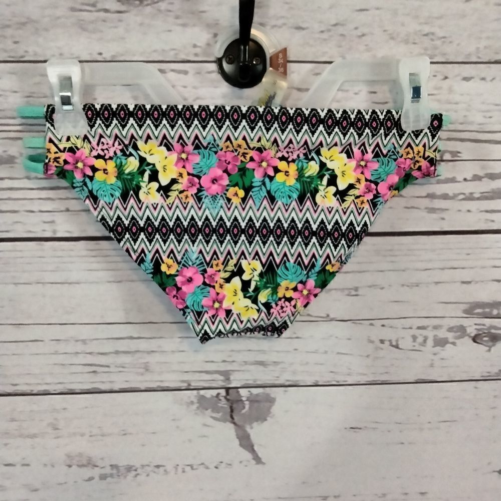 NWT: "Heat" woman's bikini bottoms - Picture 3 of 13